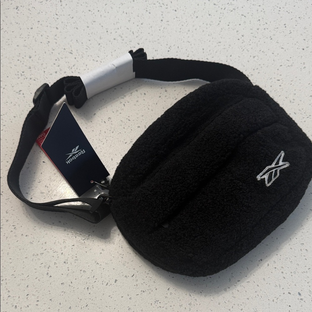 Reebok Dani Crossbody Soft fleece Bag with expandable Strap color Black.
